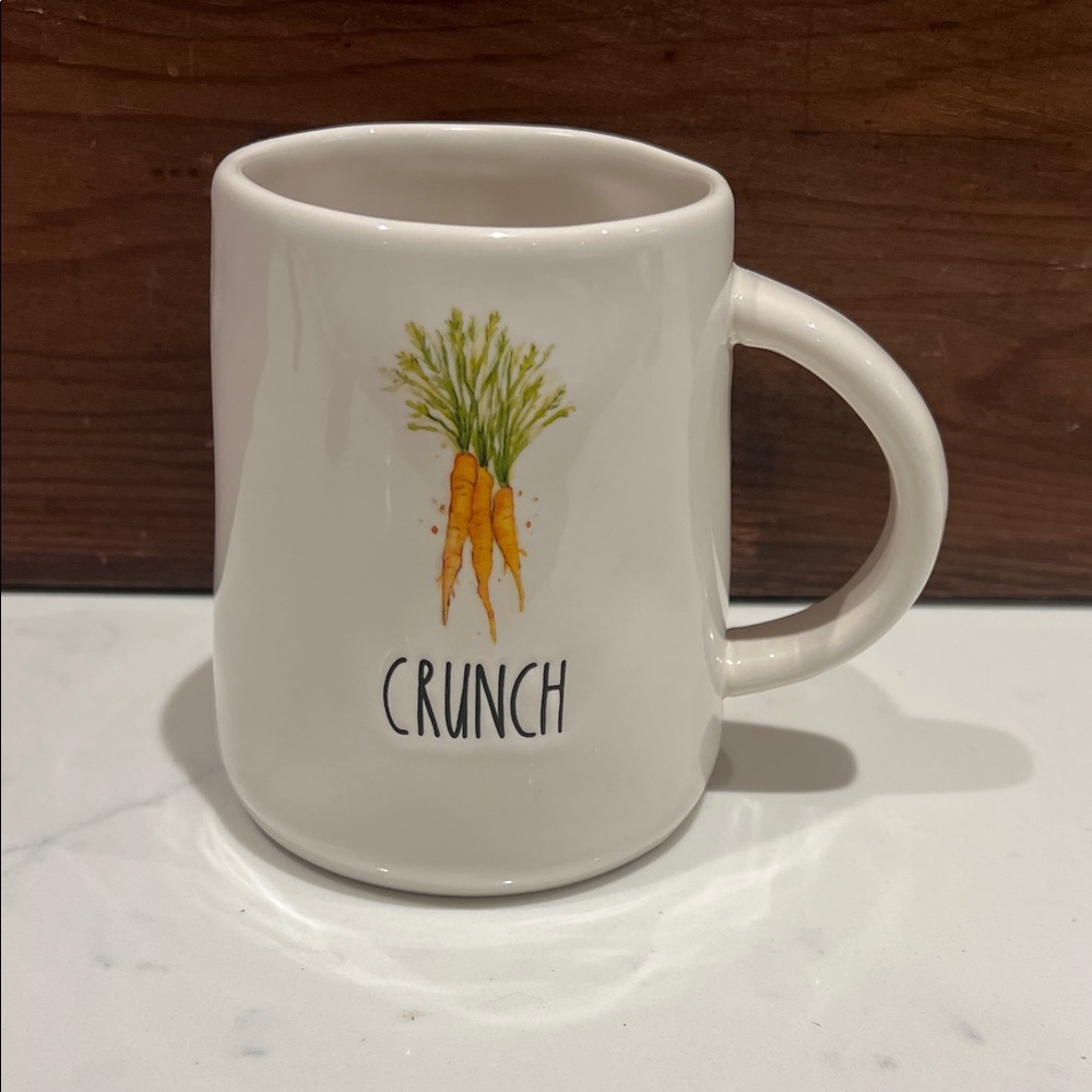 🔥‼️Rae Dunn White Ceramic Mug with Carrot Illustration - Crunch‼️🔥